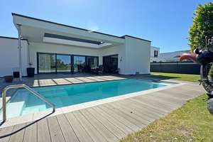 Architektur trifft Lebensgefühl – Exklusiver Designer-Bungalow mit Pool in Bestlage von Lackhausen