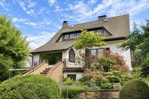 Charaktervolle Villa mit Pool, parkähnlichen Garten und zusätzlichem Grundstück in bevorzugter Lage – Die vollständige Adresse der Immobilie erhältst du vom Anbieter., 30559 Kirchrode, Hannover – Vorschaubild 2