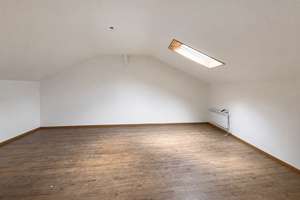 Großzügige 2,5-Zimmer-Wohnung im Dachgeschoss – Die vollständige Adresse der Immobilie erhältst du vom Anbieter., 83404 Ainring – Vorschaubild 3