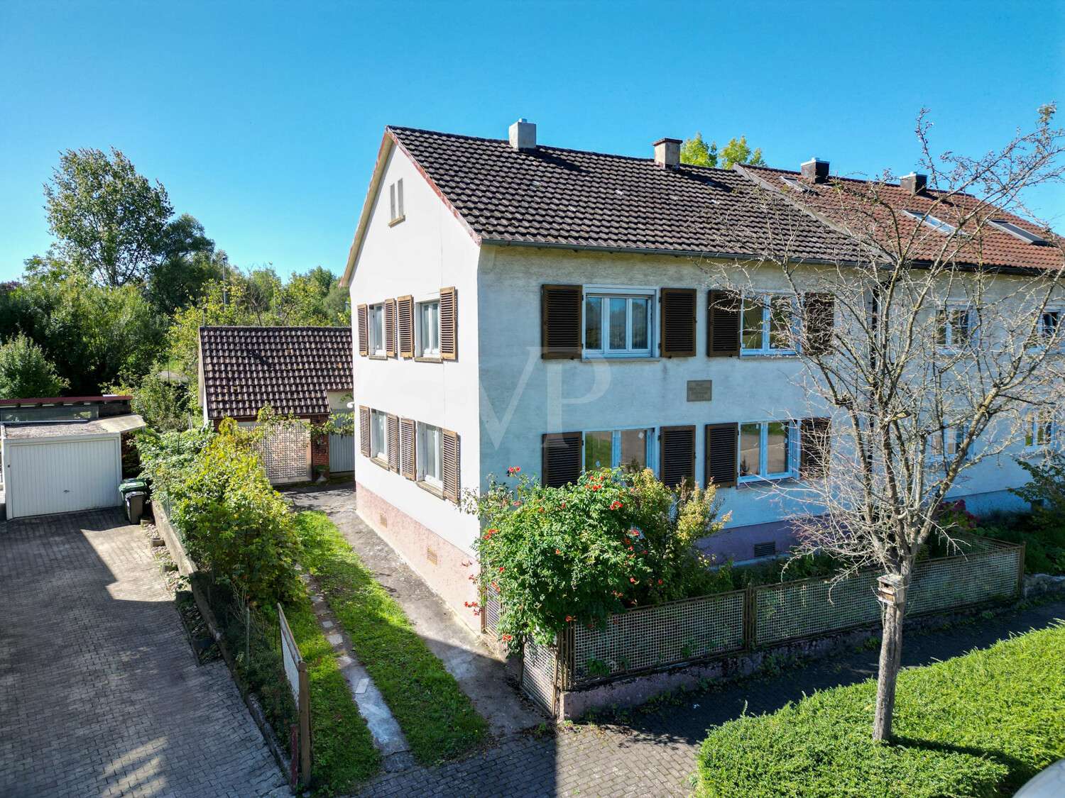 Sanierungsbedürftiges Zweifamilienhaus mit großem Grundstück in Sulzfeld, Karlsruhe Kreis – Bild 2