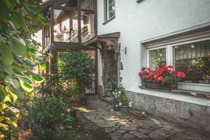 Gemütliches Wohnhaus mit idyllischem Garten, Doppelgarage und Nebengebäude – Die vollständige Adresse der Immobilie erhältst du vom Anbieter., 56651 Niederzissen – Vorschaubild 11