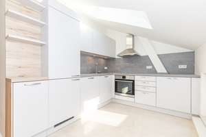 Modernisiertes DG-Highlight mit Terrasse in ruhiger Lage – sofort verfügbar! 3 Zimmer, 2 Bäder & EBK – Falkenhagener Straße 57, 13585 Spandau (Ortsteil), Berlin – Vorschaubild 4