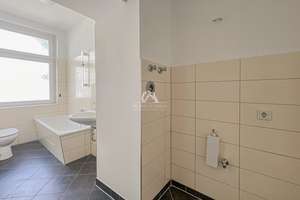 RUHIG GELEGENE, HELLE UND KLASSISCH SCHÖNE ALTBAUWOHNUNG MIT TOLLEM BLICK! PROVISIONSFREI! – Wilsnacker Straße 63, 10559 Moabit, Berlin – Vorschaubild 10