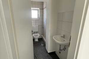 Renovierte Doppelhaushälfte Zentrum; Glasfaser, Garten, Carport und separate Garage – Korbstraße 18, 51789 Oberbergischer Kreis – Vorschaubild 5
