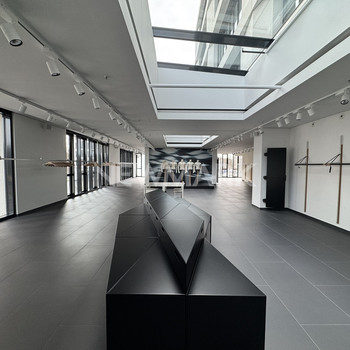 Hochwertiger Showroom - SOFORT VERÜGBAR