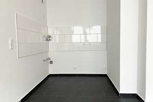Modernes 1-Zimmer-Apartment, renoviert, offener Kochbereich, Schlafnische, Wandschrank,Tageslichtbad – Saarstraße 105, 46045 Altstadt-Süd, Oberhausen – Vorschaubild 3