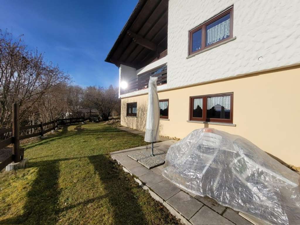 Immobilie in Lichtenstein - Leben in der Natur! Stattliches Landhaus (EFH mit ELW) und großem Grundstück! Kaufen und Einziehen! - Bild 2