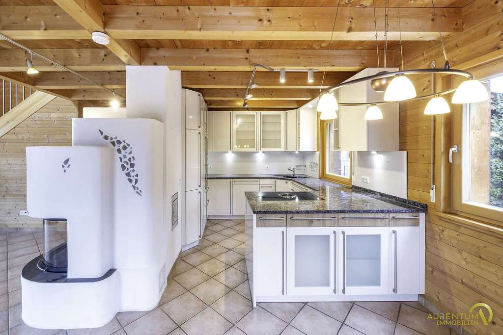 Immobilie in Bayerbach b. Ergoldsbach - Geschmackvolles A+-Massivholzhaus mit 250 m², inkl. Einliegerwohnung & PV mit Speicher - Bild 0