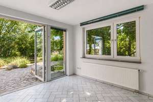 Bezugsfreies Zweifamilienhaus mit Schwimmteich, Wintergarten und parkähnlichem Grundstück – 33729 Heepen, Bielefeld – Vorschaubild 7