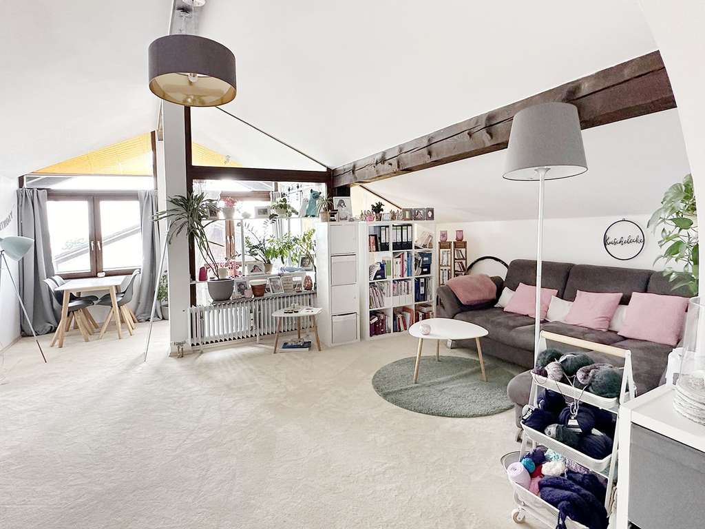 Immobilie in Rimsting - Gemütliche und individuelle 72 m2 große 2-Zimmer DG Wohnung in Rimsting - Bild 0