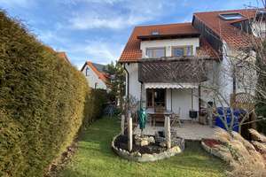 Familienfreundliches Reihenendhaus mit Terrasse, Balkon und Keller
