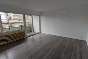 Lichtdurchflutete 3-Raum-Wohnung mit Balkon und Lift in Mönchengladbach-Römerbrunnen