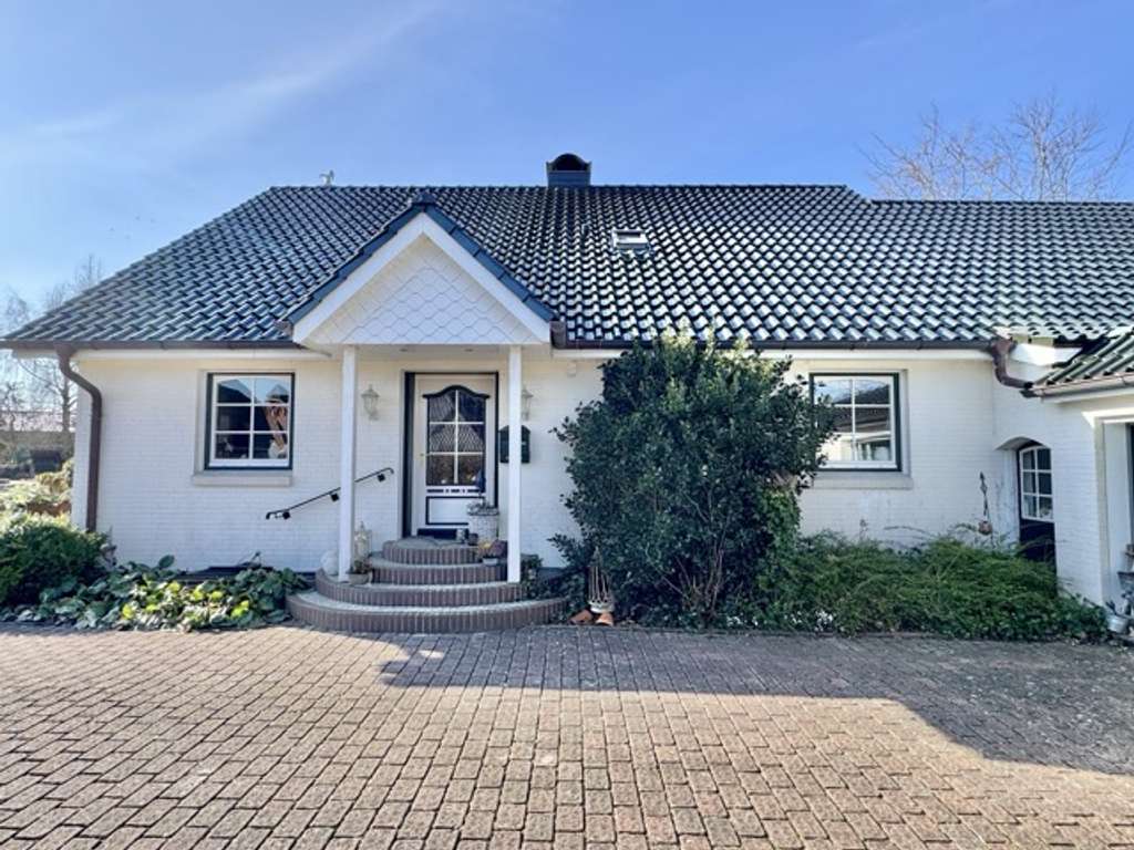 Immobilie in Delve - Viel Raum für die ganze Familie: Wohnhaus in Eidernähe in Delve zu verkaufen - Bild 1