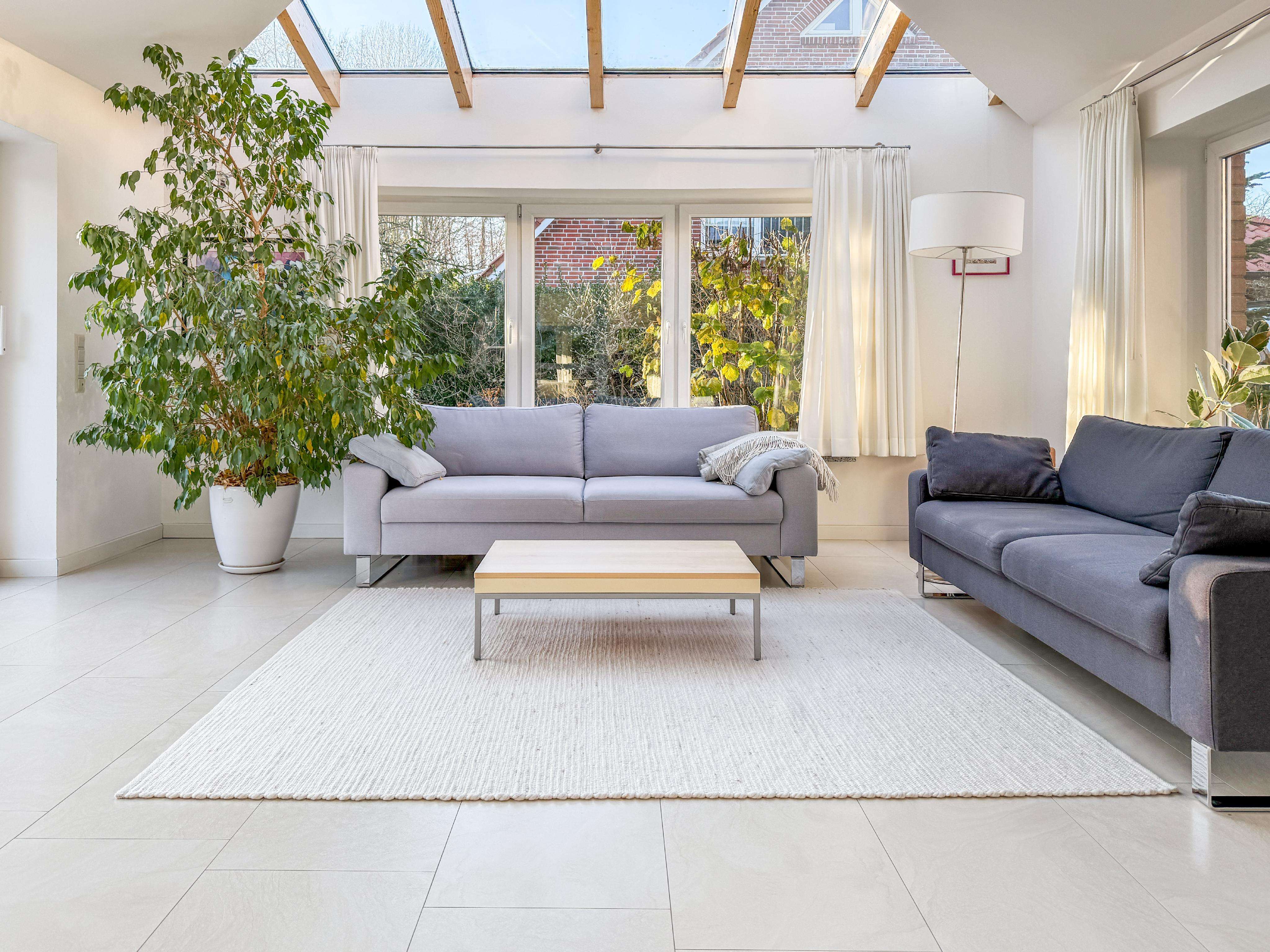 Immobilie in Wesseln - Exklusives Stadthaus                                              Schwimmteich und Sauna - Bild 2