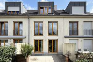 Modernes Reihenmittelhaus am Feldrand 