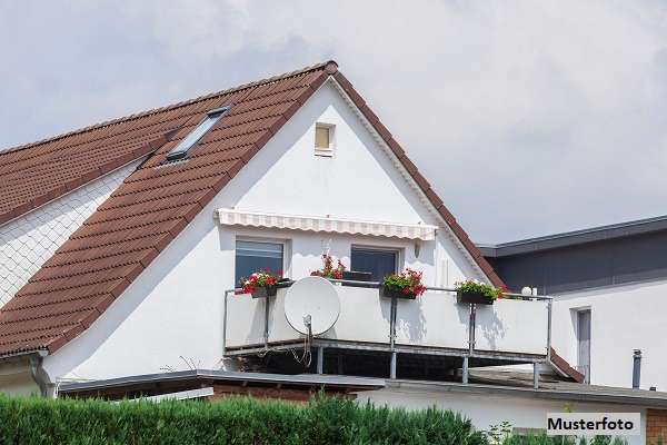 2-Zimmer-Wohnung nebst Balkon mit teils herrlichem Ausblick über das Wesertal, Holzminden Kreis – Bild 1