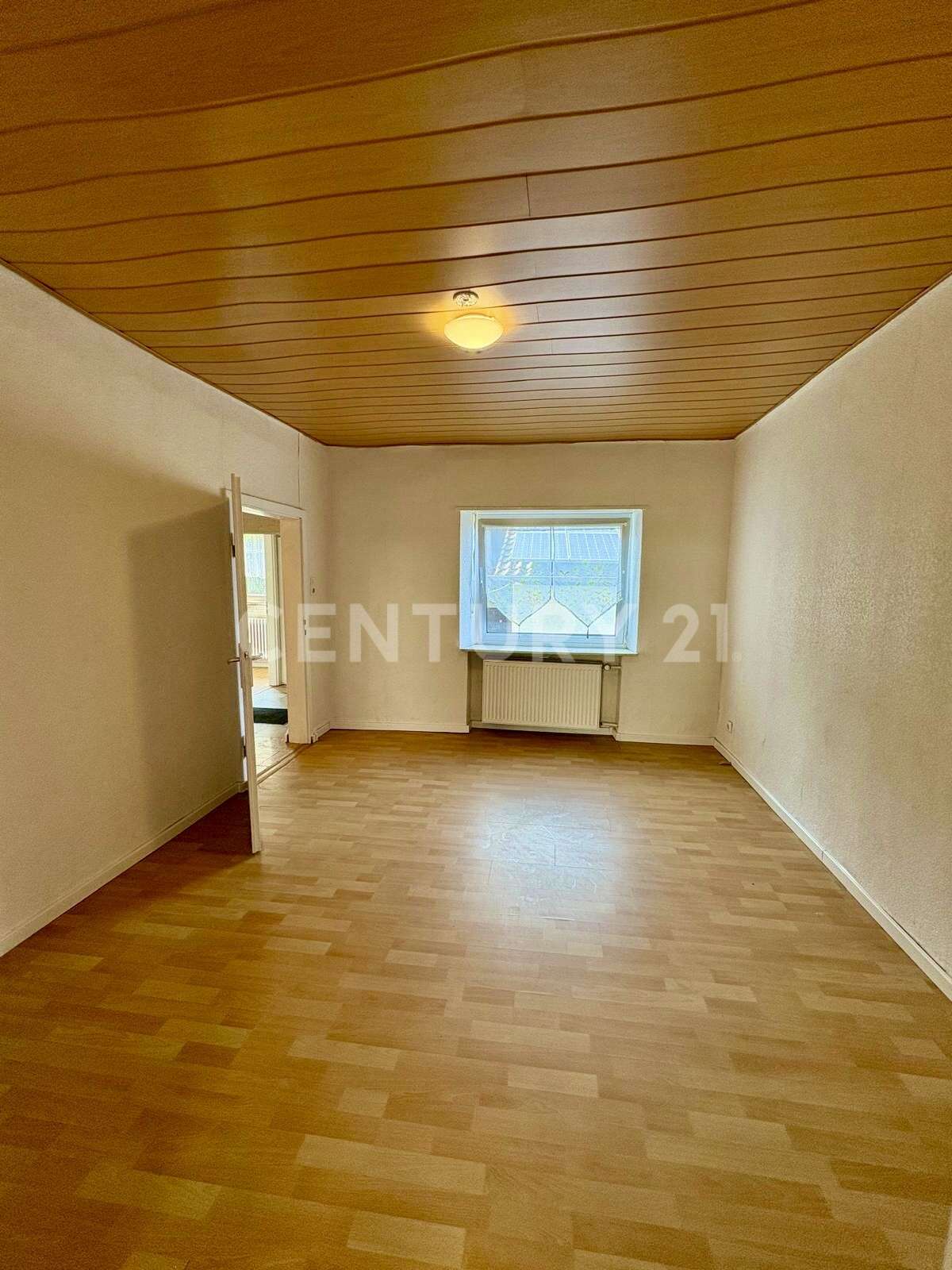 Immobilie in Schönenberg-Kübelberg - Geräumiges 1-2 Familienhaus in zentraler Lage - viel Platz für Ihre Ideen! - Bild 11