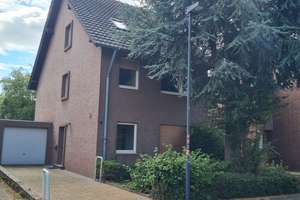 Freistehendes Einfamilienhaus mit 2 Garagen in ruhiger schöner Lage in Meeebusch Lank. 017647372433 – Die vollständige Adresse der Immobilie erhältst du vom Anbieter., 40668 Meerbusch – Vorschaubild 1