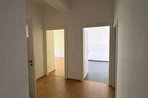 Düsseltal - 2 Raum Altbau Wohnung mit hohen Decken und Balkon – Ahnfeldstraße 83, 40239 Düsseltal, Düsseldorf – Vorschaubild 2
