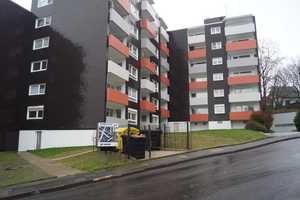 schöne 2 ZKB Wohnung im 3.OG *ab sofort* zu vermieten WBS erforderlich! – Timmersfeld 33, 42899 Remscheid – Vorschaubild 1