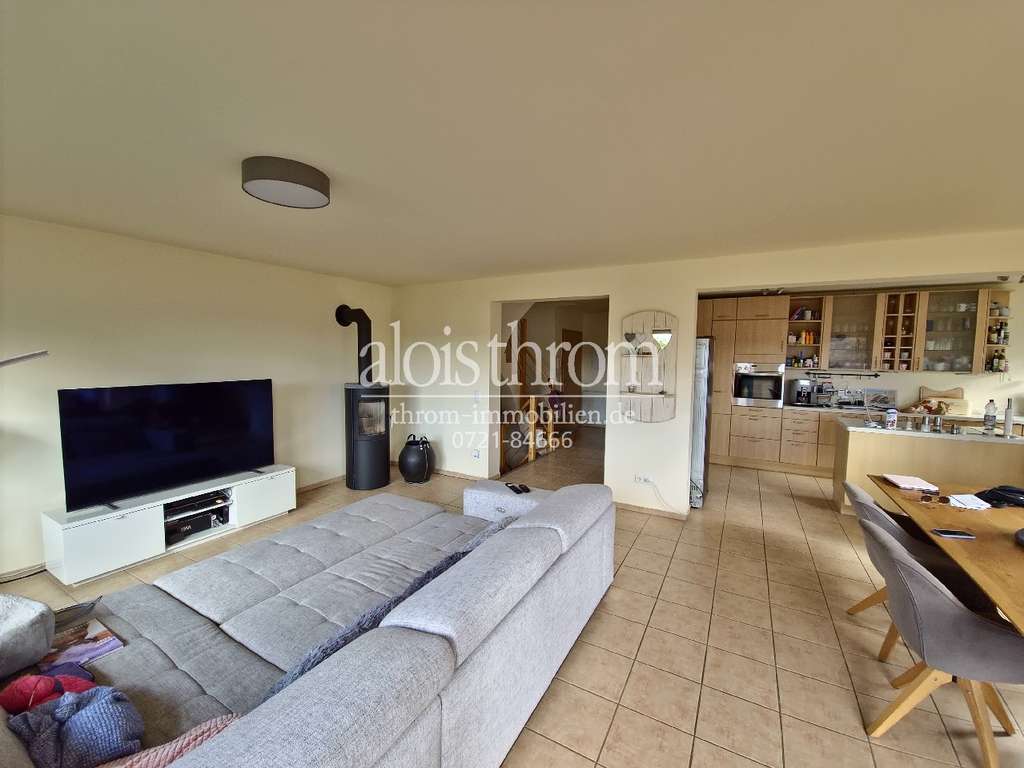 Immobilie in Remchingen - FREISTEHENDES 4-FAMILIENHAUS IN HANGLAGE - Bild 1