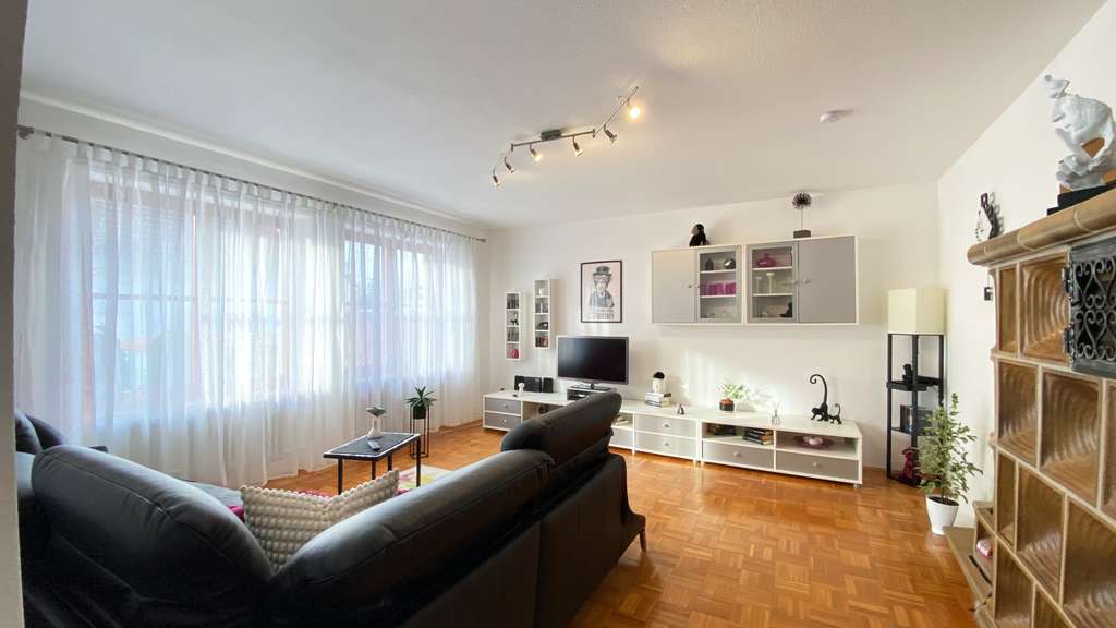 Immobilie in Aletshausen - Großes Zweifamilienhaus mit Einliegerwohnung in ruhiger Lage von Aletshausen  - Bild 2