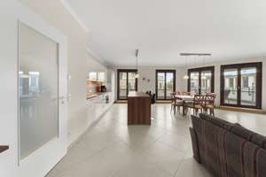 REPRÄSENTATIVE 5-ZIMMER-WOHNUNG IN MITTE
IM MEDITERRANEN FLAIR
MIT ALLEM, WAS DAZU GEHÖRT – Die vollständige Adresse der Immobilie erhältst du vom Anbieter., 10179 Mitte (Ortsteil), Berlin – Vorschaubild 15