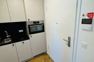 Moderne möblierte Wohnung direkt in Adlershof mit EBK sowie Balkon!!!! – Otto-Franke-Straße 45, 12489 Adlershof, Berlin – Vorschaubild 2