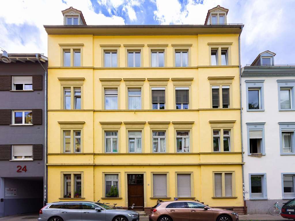 Drei Zimmer, Dielen + Balkon in der Weststadt