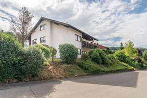 Großzügiges Wohnhaus mit Einliegerwohnung in sonniger Aussichtslage von Hilzingen Binningen – Die vollständige Adresse der Immobilie erhältst du vom Anbieter., 78247 Hilzingen – Vorschaubild 2