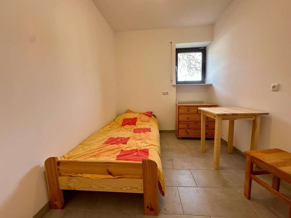 Immobilie in Leiblfing - 2.242 m² mit 4 Hallen und ein großes EFH und Büro-Top Rendite-
Monteurzimmer Vermietung möglich - Bild 8