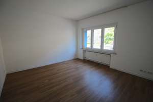 RENOVIERTE KOMFORTWHG. SANIERTES DUSCHBAD BALKON GARAGE MÖGL. 1.OG MODERNE BÖDEN OBERBILK/ELLERSTR. – Ellerstraße 139, 40227 Oberbilk, Düsseldorf – Vorschaubild 2