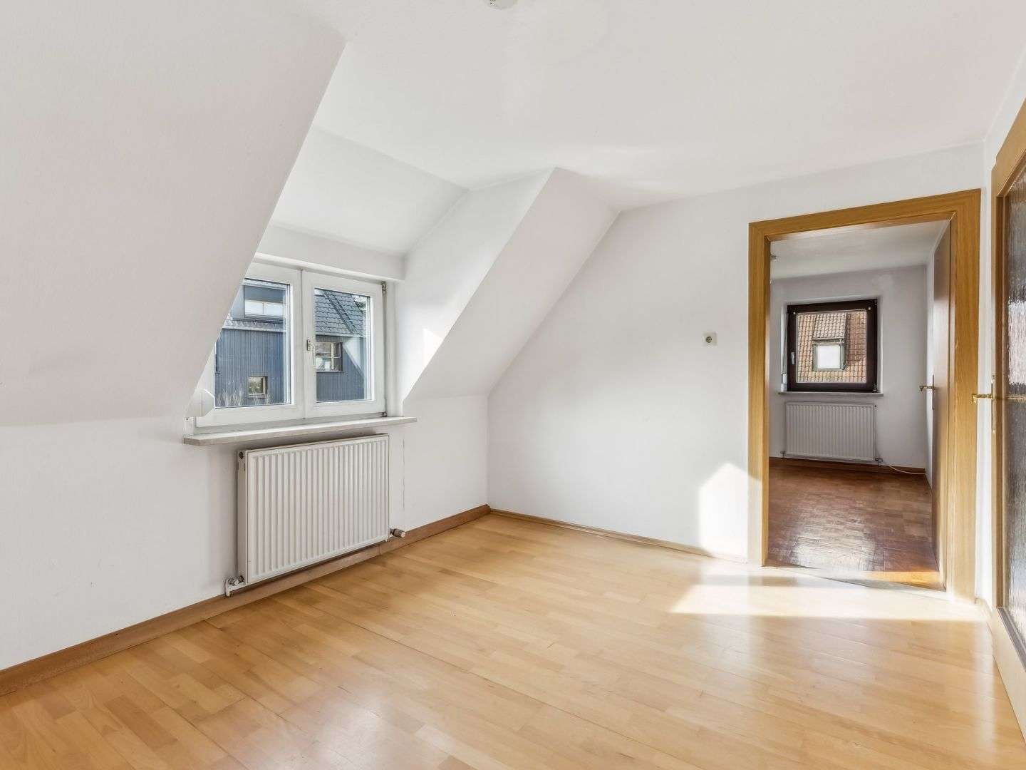 Immobilie in Eichenau - Charmante Doppelhaushälfte mit Renovierungsbedarf auf großzügigem Grundstück in Eichenau - Bild 5