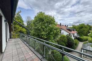 Modernisierte 3-Zimmer Dachgeschoss Wohnung - 2 Balkone + 2 Badezimmer – Waldschmidtstraße 5, 81545 Harlaching, München – Vorschaubild 2
