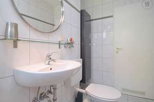 Sehr schöne möblierte 1,5-Zimmer Wohnung mit Balkon im Wiesbadener Rheingauviertel – Die vollständige Adresse der Immobilie erhältst du vom Anbieter., 65197 Rheingauviertel / Hollerborn, Wiesbaden – Vorschaubild 15