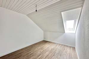 Sonnige 2-Zi. Dachgeschosswhg mit tollem Panoramafenster und EBK in USH/S1 – Haimhauserstraße 00, 85716 Unterschleißheim – Vorschaubild 9