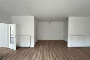 **Großzügige Fläche mit Garten, Ankleideraum, Speisekammer und Wohlfühlbad in idyllischer Wohnlage** – Buchfinkenweg 2-4, 4159 Wahren, Leipzig – Vorschaubild 3