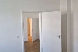 Frisch sanierte 2-Zimmer-Altbauwohnung mit großer Wohnküche in Flingern-Nord – Lichtstr. 1, 40235 Flingern Nord, Düsseldorf – Vorschaubild 2