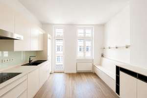 Kernsanierter Altbau mit zwei Balkonen und Aufzug – nur wenige Schritte vom Gleisdreieckpark – Die vollständige Adresse der Immobilie erhältst du vom Anbieter., 10963 Kreuzberg, Berlin – Vorschaubild 2