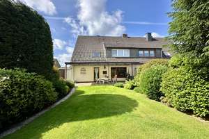 Ihr neues Zuhause in Duisburg-Rheinhausen!
Einfamilienhaus sucht neue Eigentümer – Die vollständige Adresse der Immobilie erhältst du vom Anbieter., 47228 Bergheim, Duisburg – Vorschaubild 2