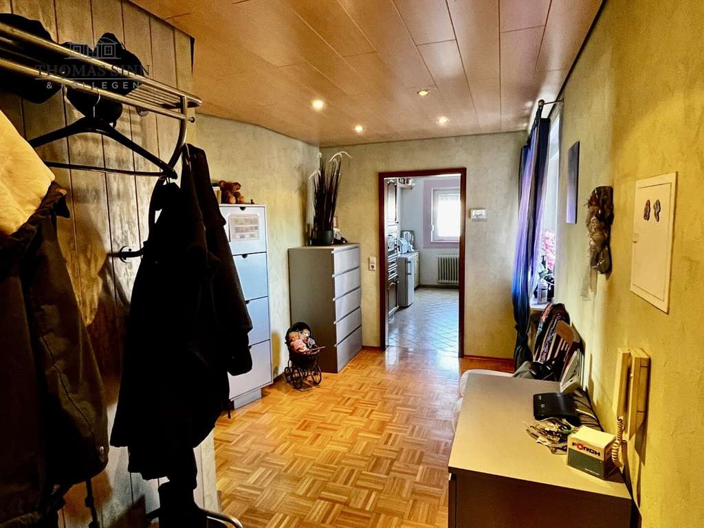Immobilie in Neuenstadt am Kocher - Renovierungsbedürftige 3,5-Zimmer-Wohnung im 1.OG eines gepflegten Mehrfamilienhauses mit Garage - Bild 1