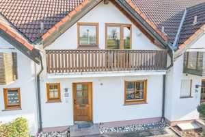 Großzügiges Reihenmittelhaus mit Einliegerwohnung in ruhiger Lage von Schöllkrippen – Aschaffenburg (Kreis) – Vorschaubild 1