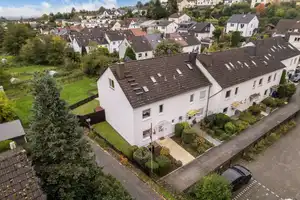Reihenendhaus in ruhiger Lage mit traumhaftem Ausblick! – Main-Taunus-Kreis – Vorschaubild 2