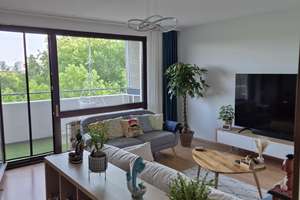 3,5-Zimmer-Wohnung in Frankfurt-Niederrad mit Blick auf die Skyline