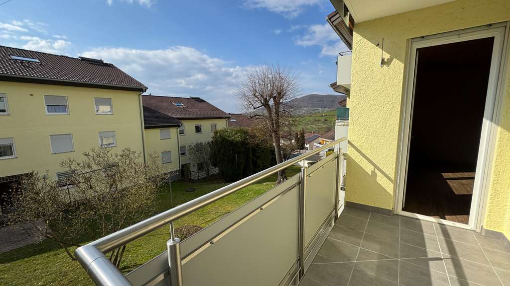 Immobilie in Dettingen an der Erms - Attraktive 3-Zimmer-Wohnung mit Balkon in ruhiger Lage von Dettingen/Erms - Bild 4