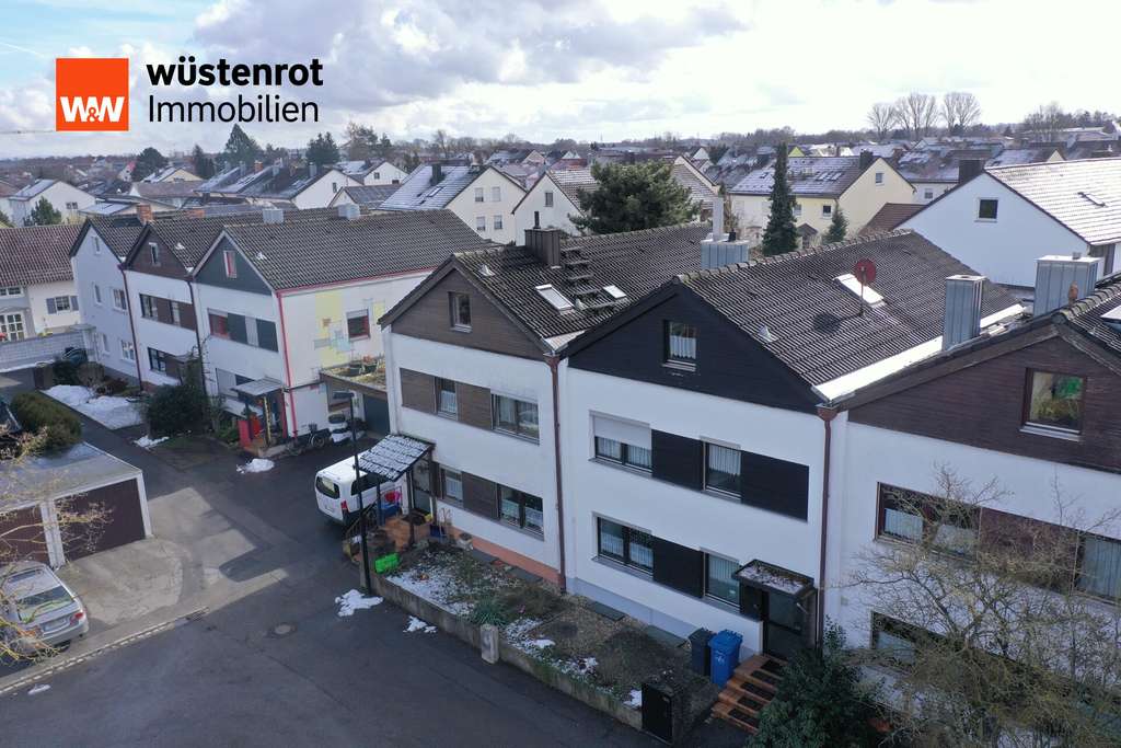 Immobilie in Straubing - Großzügiges, renovierungsbedürftiges Reiheneckhaus mit Südterrasse und Keller in ruhiger Lage - Bild 2