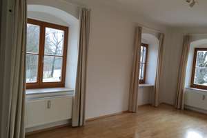 * Schäftlarn * 3 Zimmer-Wohnung * Küche mit EBK * Bad mit Wanne * Gäste-WC * Balkon * Speicher – Rodelweg 7, 82067 Schäftlarn – Vorschaubild 1