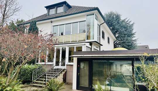 Bild von Exklusive & repräsentative Stadtvilla mit Indoor-Pool, 2 Garagen, Garten, optional 3 WE, top Lage