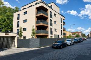 Neuwertige 4-Zimmer-Erdgeschosswohnung mit Terrasse, Garten und Tiefgarage in Nürnberg-Bärenschanze
