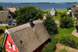 Rügen, sehr ruhiges Ferienhaus am Wasser – Am Breetzer Bodden 17, 18569 Rügen (Kreis) – Vorschaubild 1